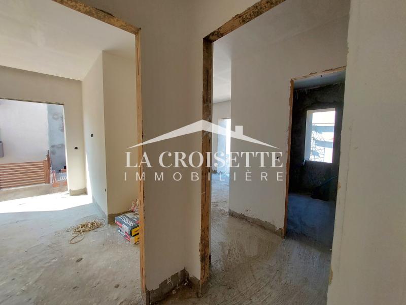 Villa S+3 inachevée à La Soukra